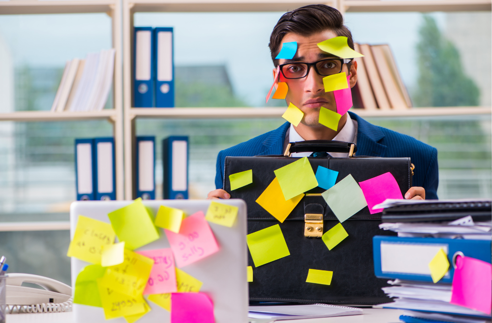 Emprende y sigue tu carrera profesional: ¡Combina el éxito!